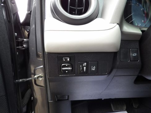 Used 2017 Toyota RAV4 XLE image 6