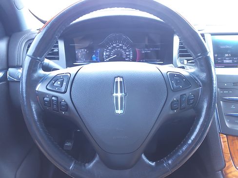 Used 2013 Lincoln MKS image 27