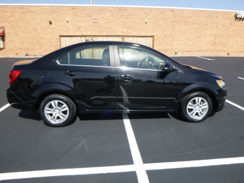 Used 2016 Chevrolet Sonic LT image 5