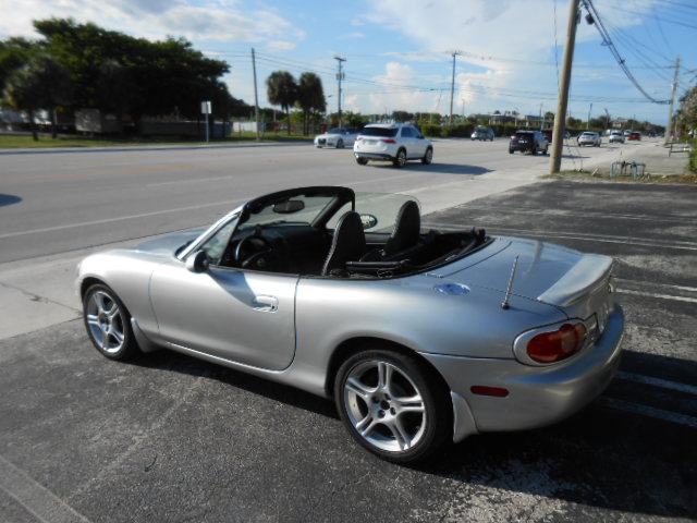 Used 2005 MAZDA MX-5 Miata LS RWD image 3