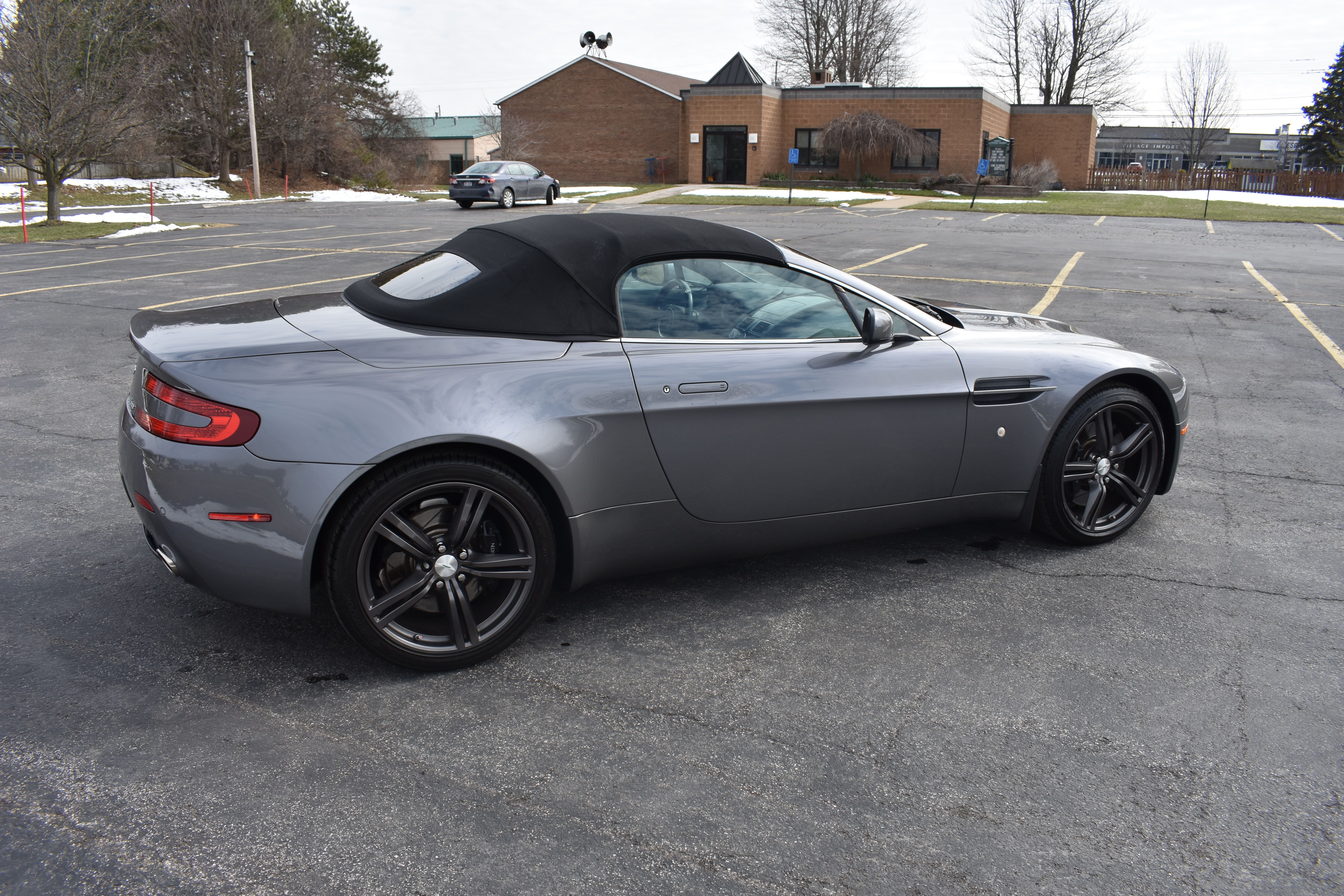 Used 2009 Aston Martin V8 Vantage Roadster RWD image 12
