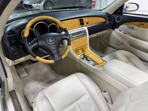 Used 2004 Lexus SC 430 Convertible RWD image 18