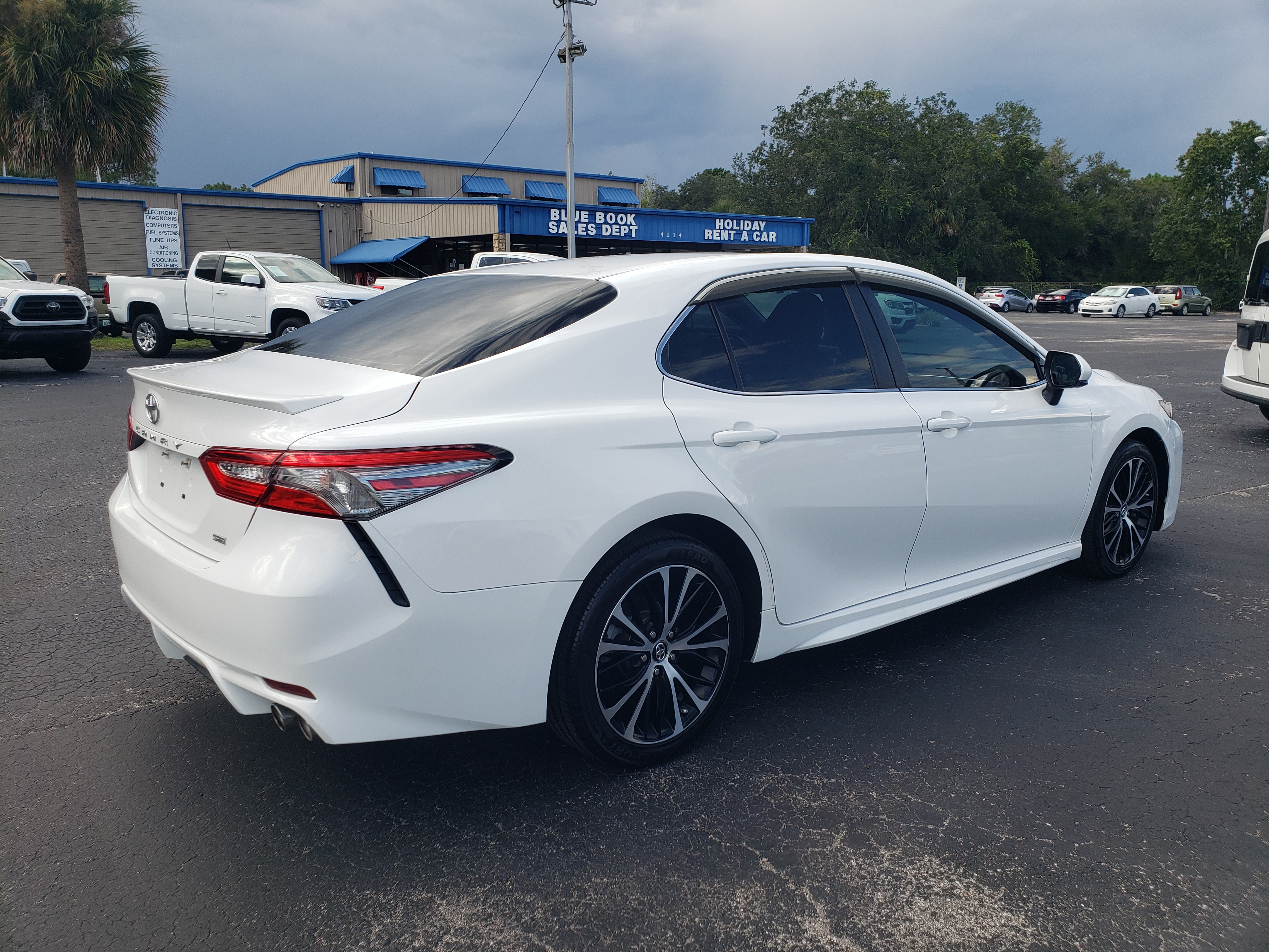 Used 2018 Toyota Camry SE Sedan FWD image 5