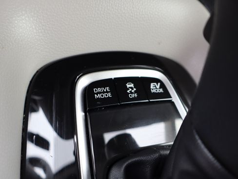 Used 2022 Toyota Corolla LE image 28