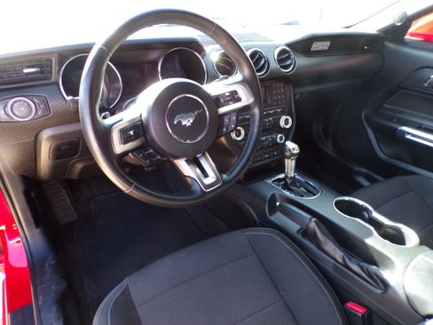 Used 2015 Ford Mustang image 8