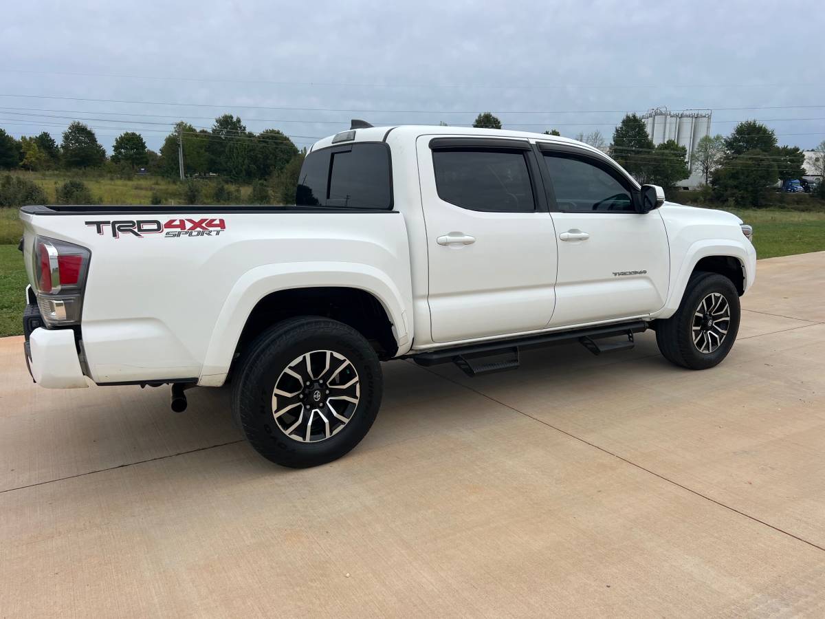 Used 2020 Toyota Tacoma TRD Sport AWD/4WD image 6