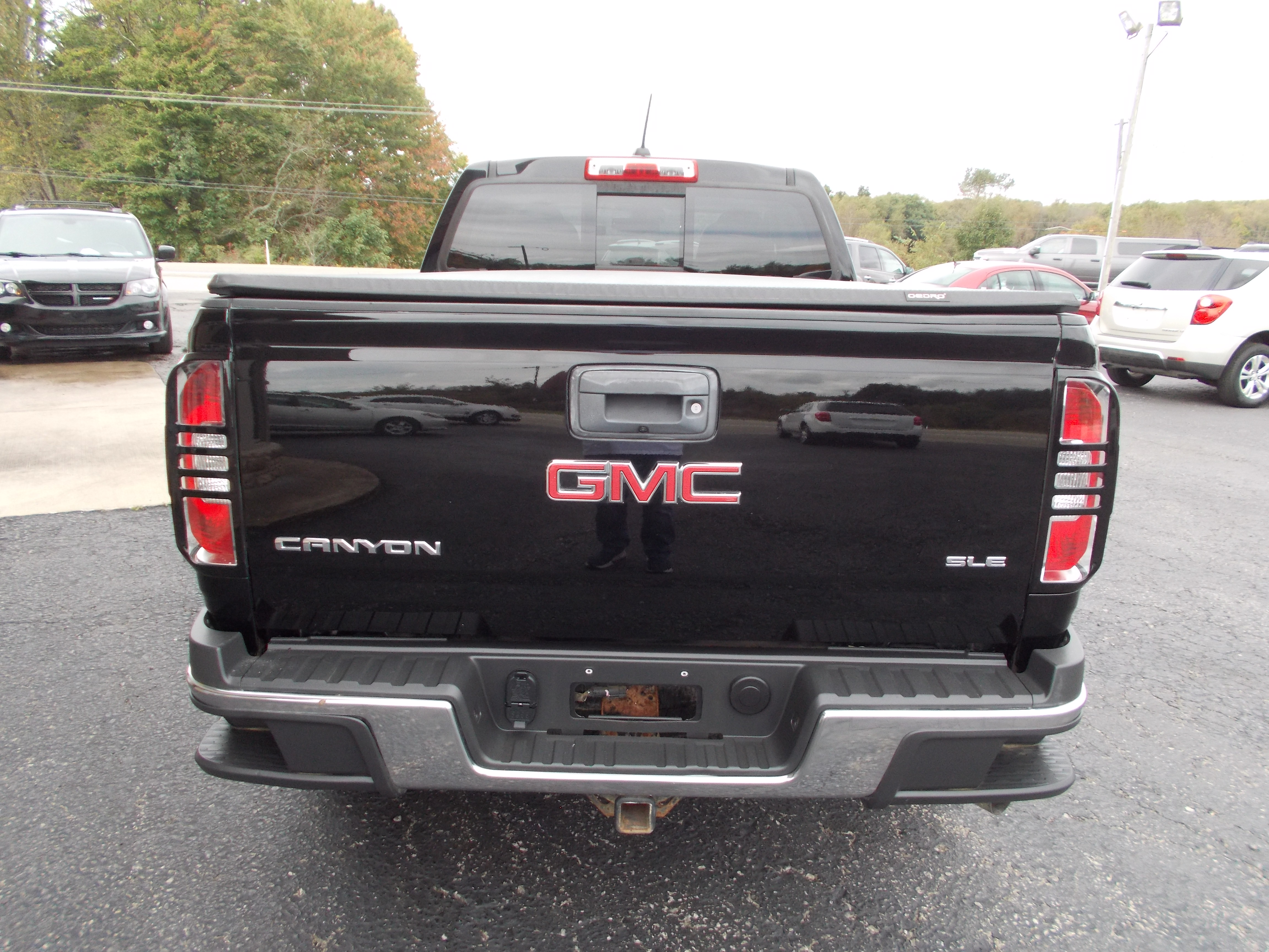 Used 2017 GMC Canyon 4x4 Crew Cab SLE image 6