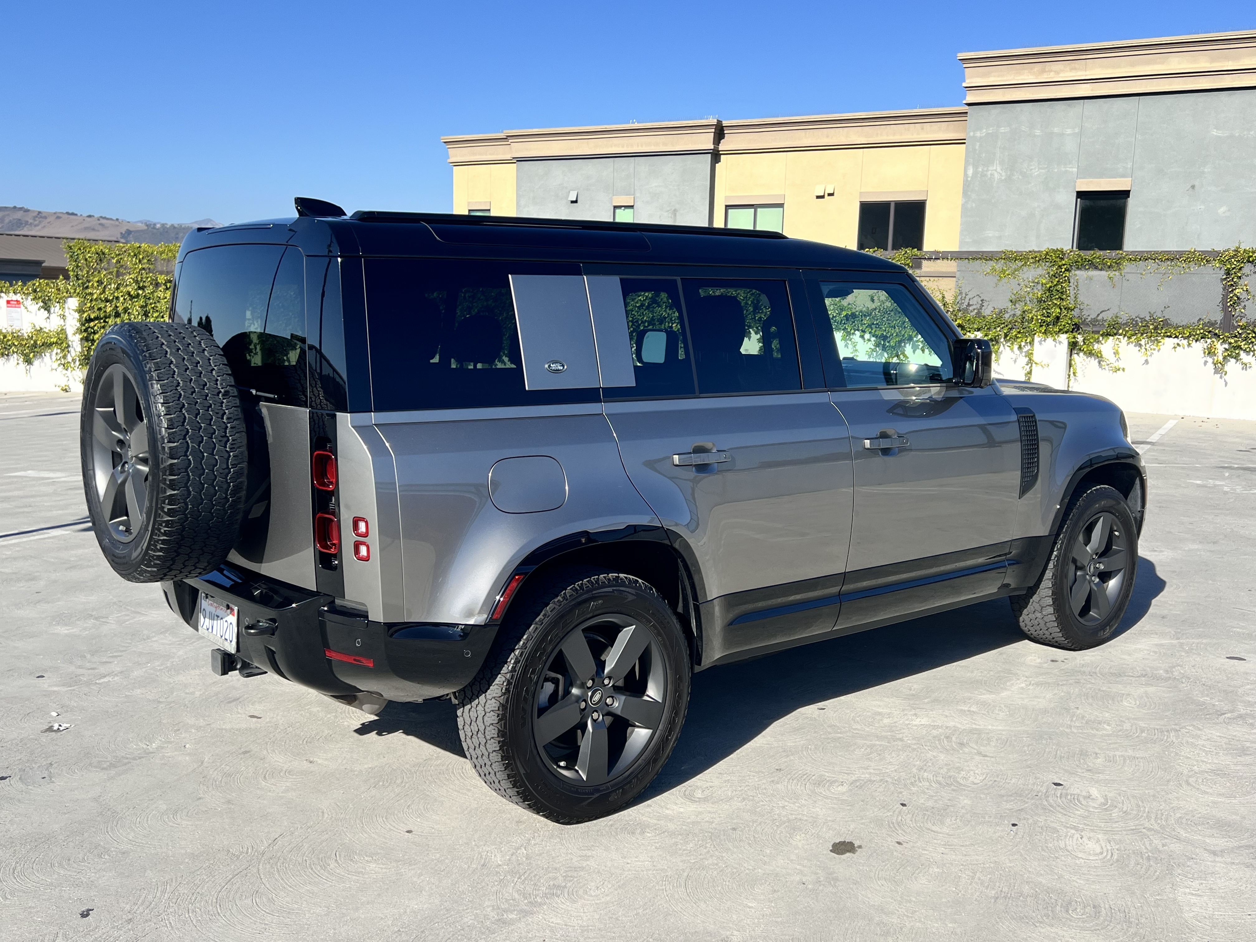 Used 2024 Land Rover Defender 110 X-Dynamic SE AWD/4WD image 5