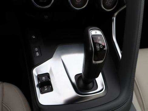 Used 2019 Jaguar E-PACE SE image 35