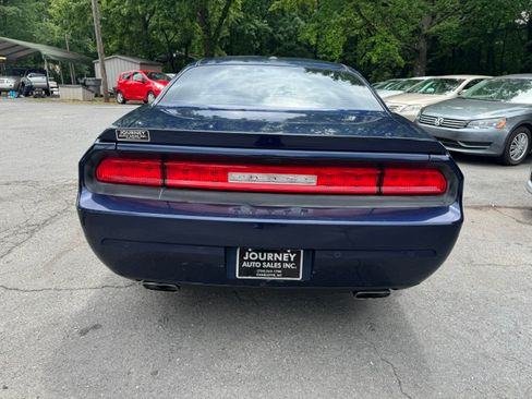 Used 2014 Dodge Challenger SXT RWD image 4