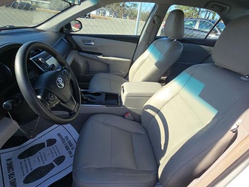 Used 2017 Toyota Camry LE image 6