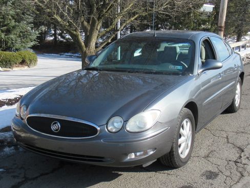 Used 2005 Buick LaCrosse CX image 2