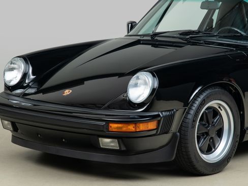 Used 1987 Porsche 911 Carrera Coupe RWD image 32