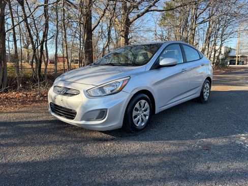 Used 2017 Hyundai Accent SE image 3