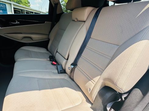 Used 2016 Kia Sorento LX image 8
