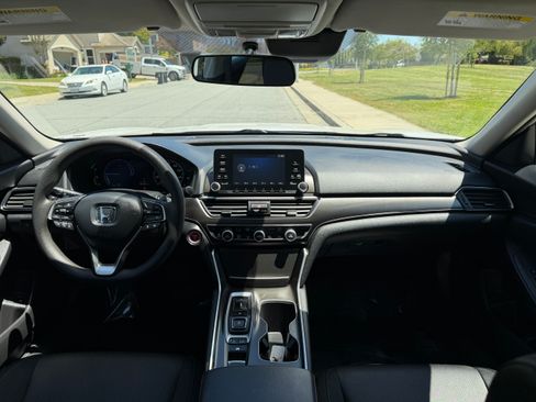 Used 2020 Honda Accord Hybrid image 16