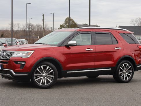 Used 2018 Ford Explorer Platinum image 2