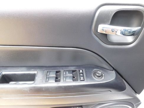 Used 2017 Jeep Patriot Sport image 12