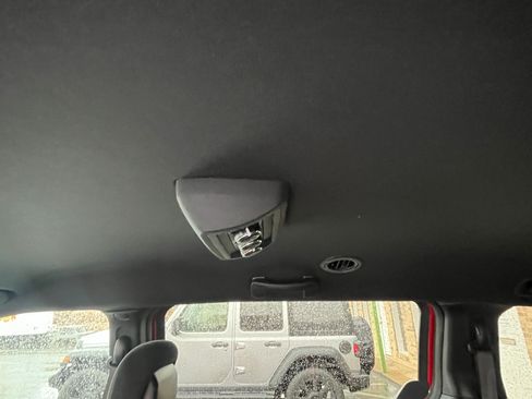 Used 2015 Dodge Grand Caravan SE image 12