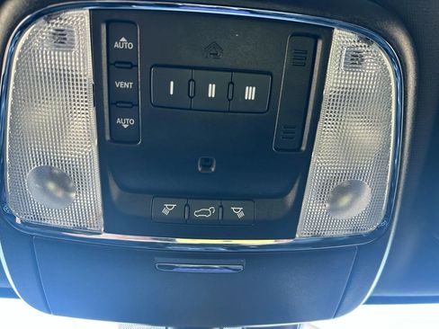 Used 2019 Jeep Grand Cherokee Limited image 30