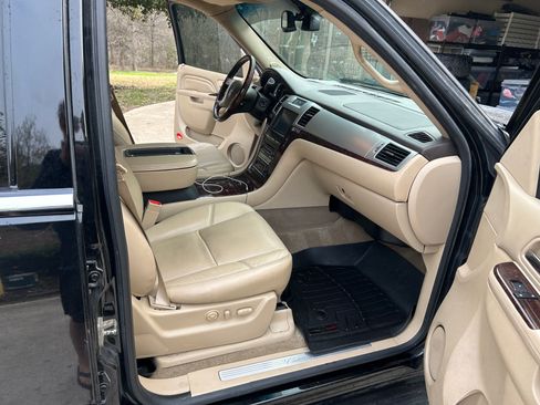 Used 2013 Cadillac Escalade ESV Premium image 15