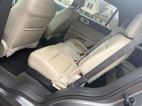 Used 2014 Ford Explorer XLT image 31