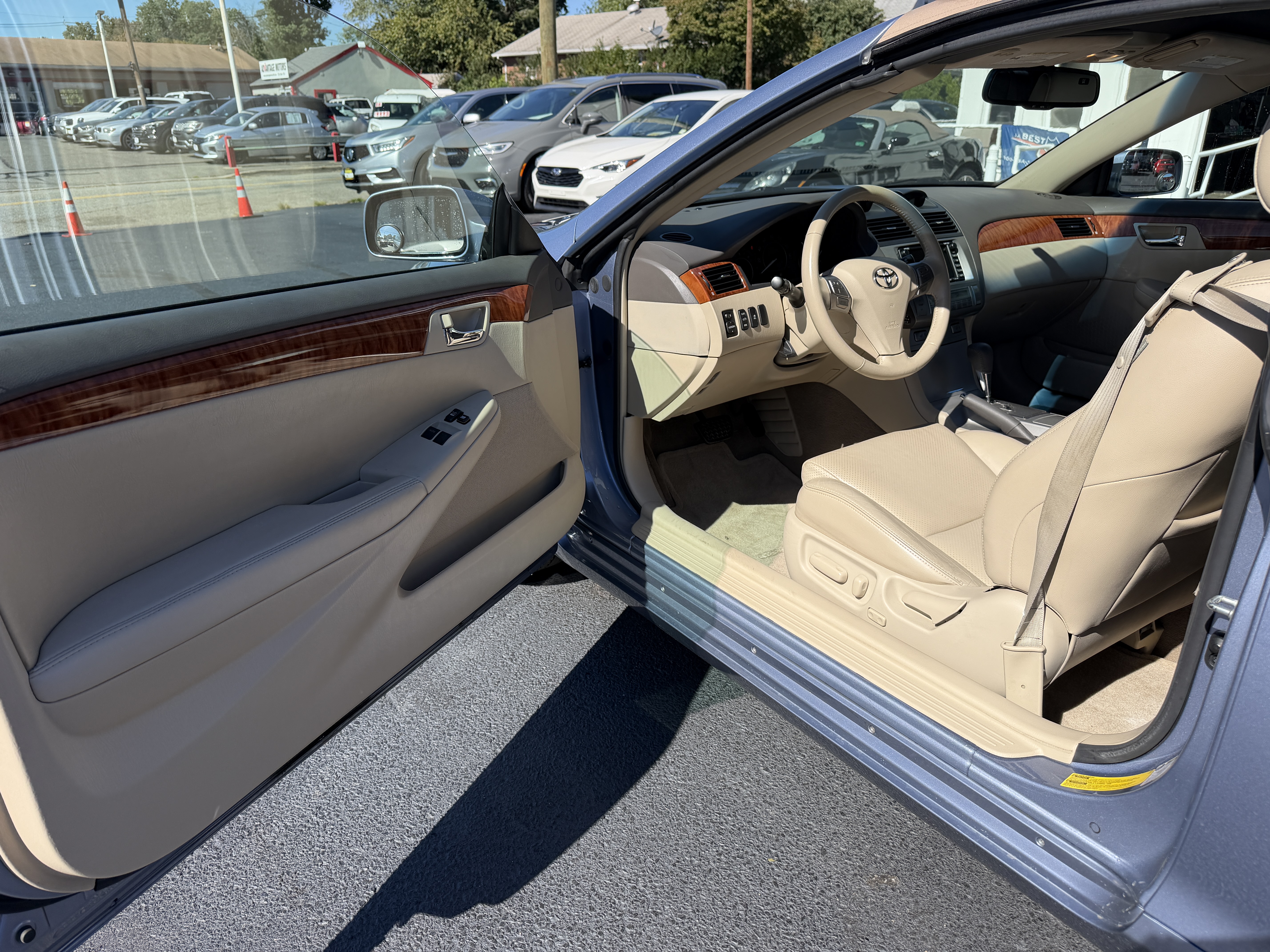 Used 2008 Toyota Solara SLE Convertible FWD image 2