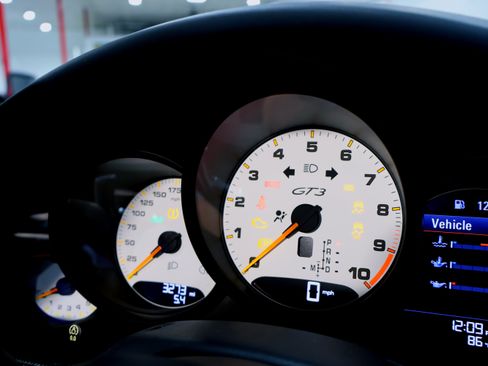 Used 2018 Porsche 911 GT3 RWD image 29