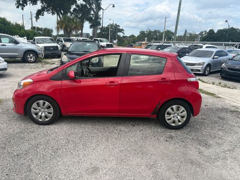 Used 2013 Toyota Yaris 4-Door Hatchback FWD image 2