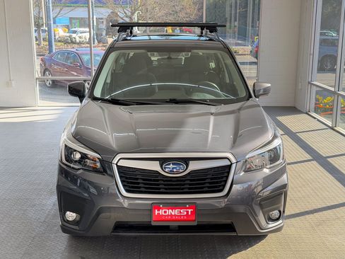 Used 2021 Subaru Forester Premium image 2