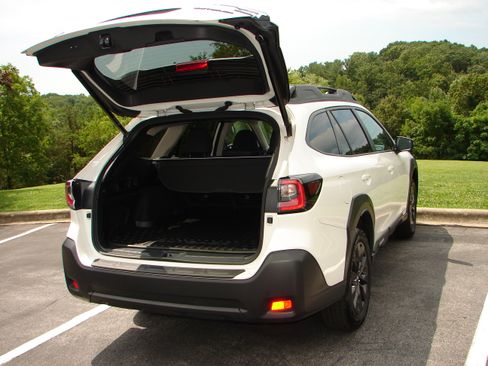 Used 2025 Subaru Outback Onyx Edition AWD/4WD image 8