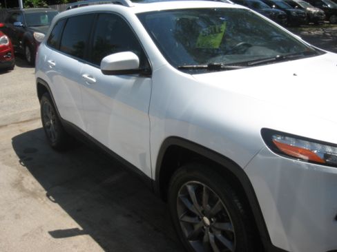 Used 2014 Jeep Cherokee 4WD Limited image 3