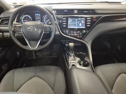 Used 2020 Toyota Camry LE image 9