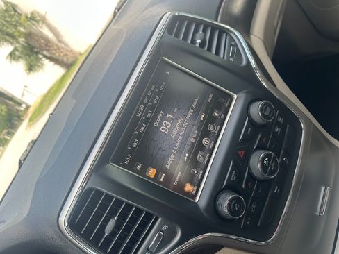 Used 2014 Jeep Grand Cherokee Laredo image 11