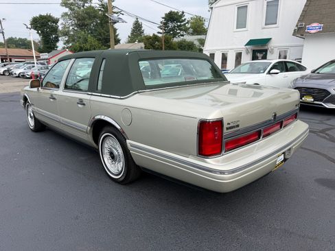Used 1997 Lincoln Town Car Signature RWD image 54