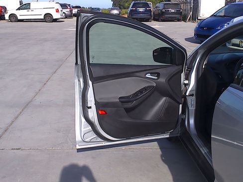 Used 2013 Ford Focus SE Sedan FWD image 9