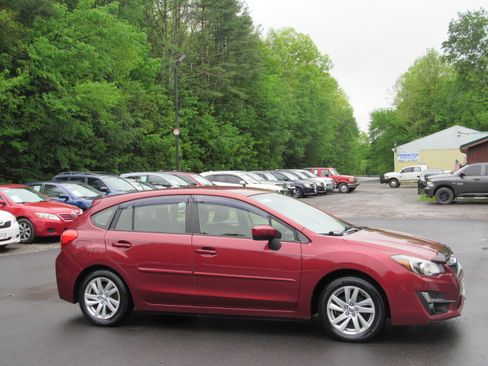 Used 2016 Subaru Impreza 2.0i Premium Hatchback AWD/4WD image 8