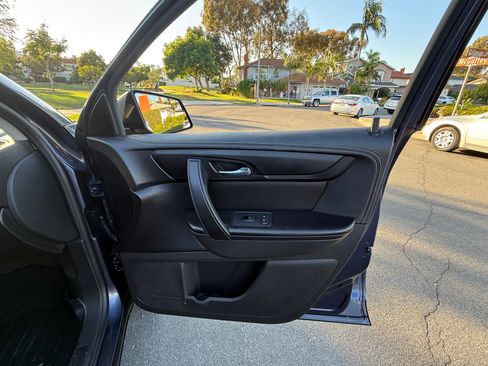 Used 2014 GMC Acadia SLE image 13