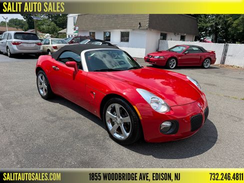 Used 2007 Pontiac Solstice GXP Convertible RWD image 1
