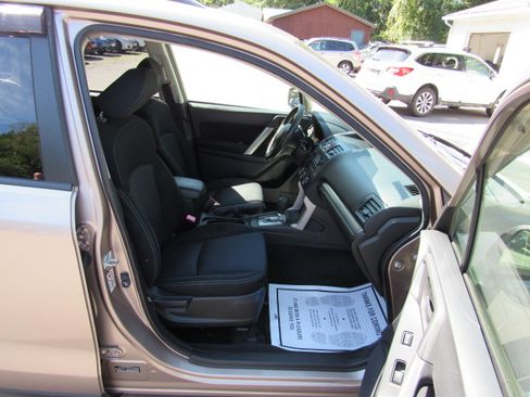 Used 2014 Subaru Forester 2.5i Premium AWD/4WD image 19