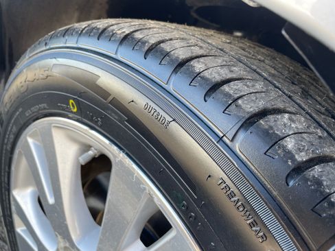 Used 2010 Toyota Avalon image 22