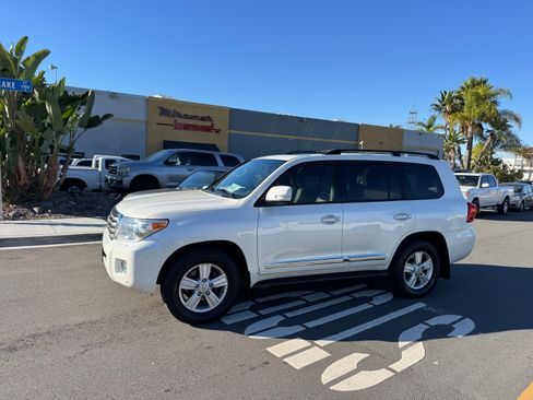 Used 2015 Toyota Land Cruiser image 19