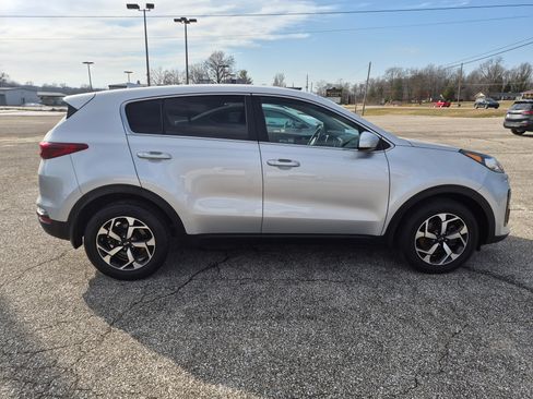 Used 2020 Kia Sportage LX image 2
