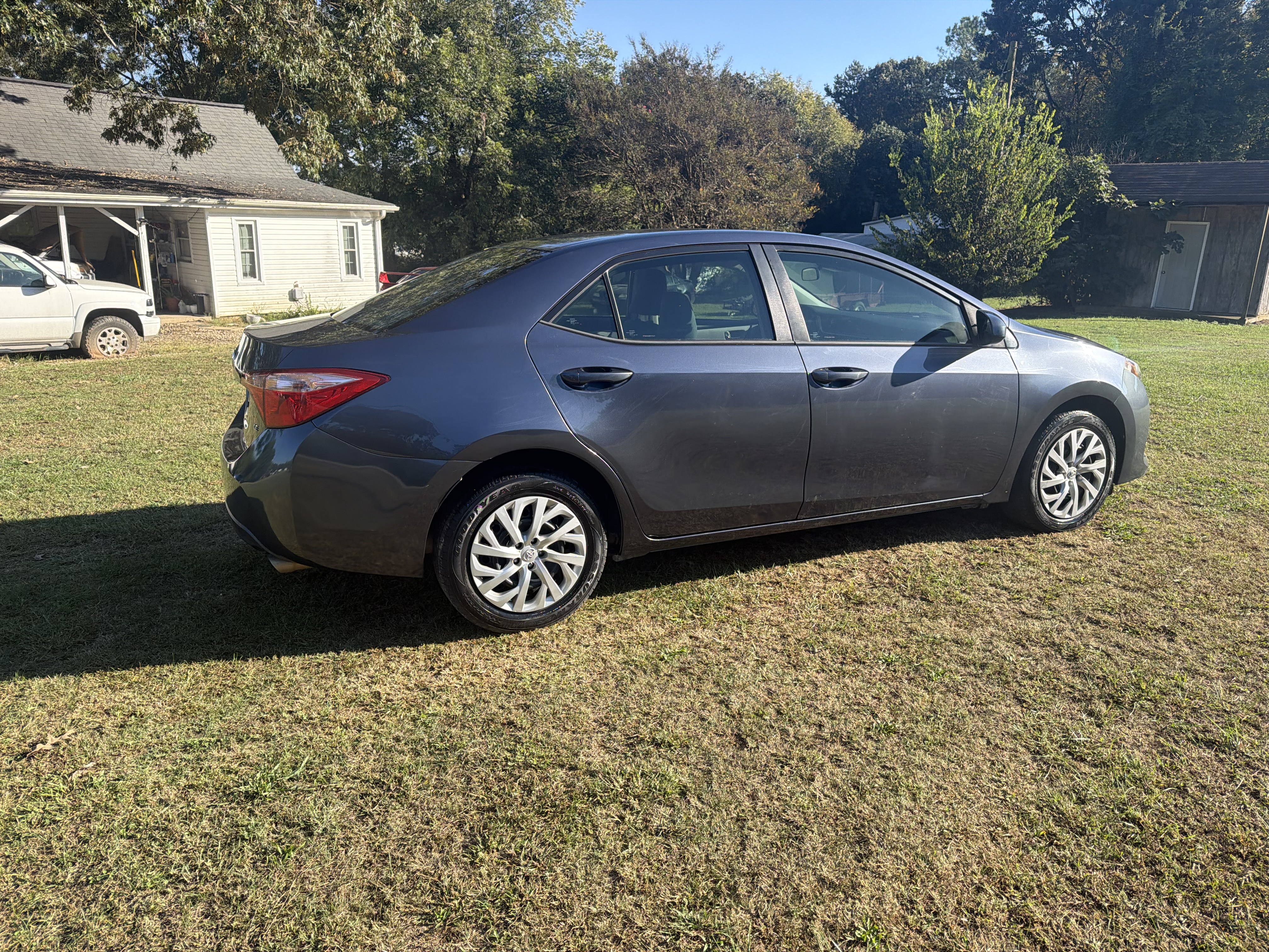 Used 2017 Toyota Corolla LE FWD image 24