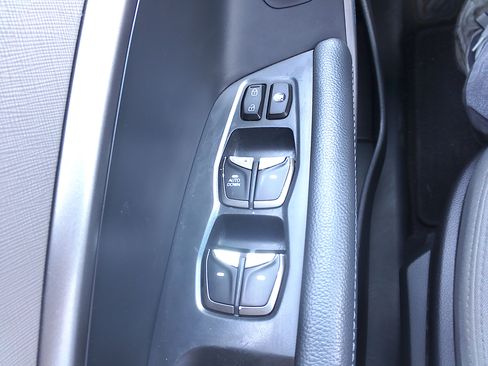 Used 2018 Hyundai Santa Fe Sport image 22
