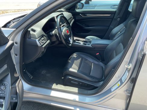 Used 2018 Honda Accord Sport image 3