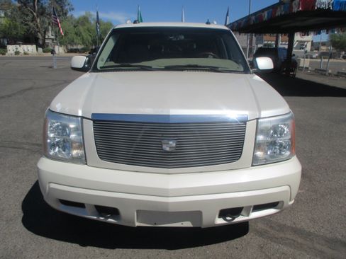 Used 2005 Cadillac Escalade ESV Premium image 17