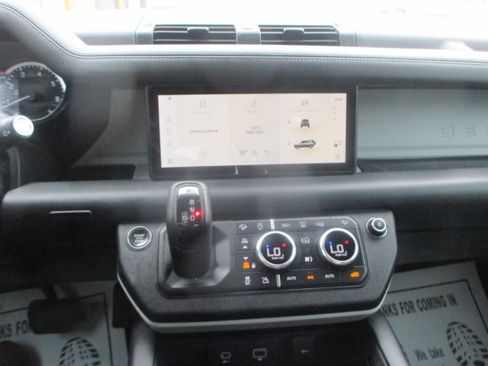 Used 2023 Land Rover Defender 110 SE AWD/4WD image 10