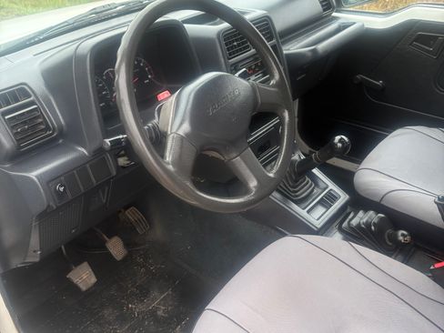 Used 1992 Geo Tracker 4WD 2-Door image 9
