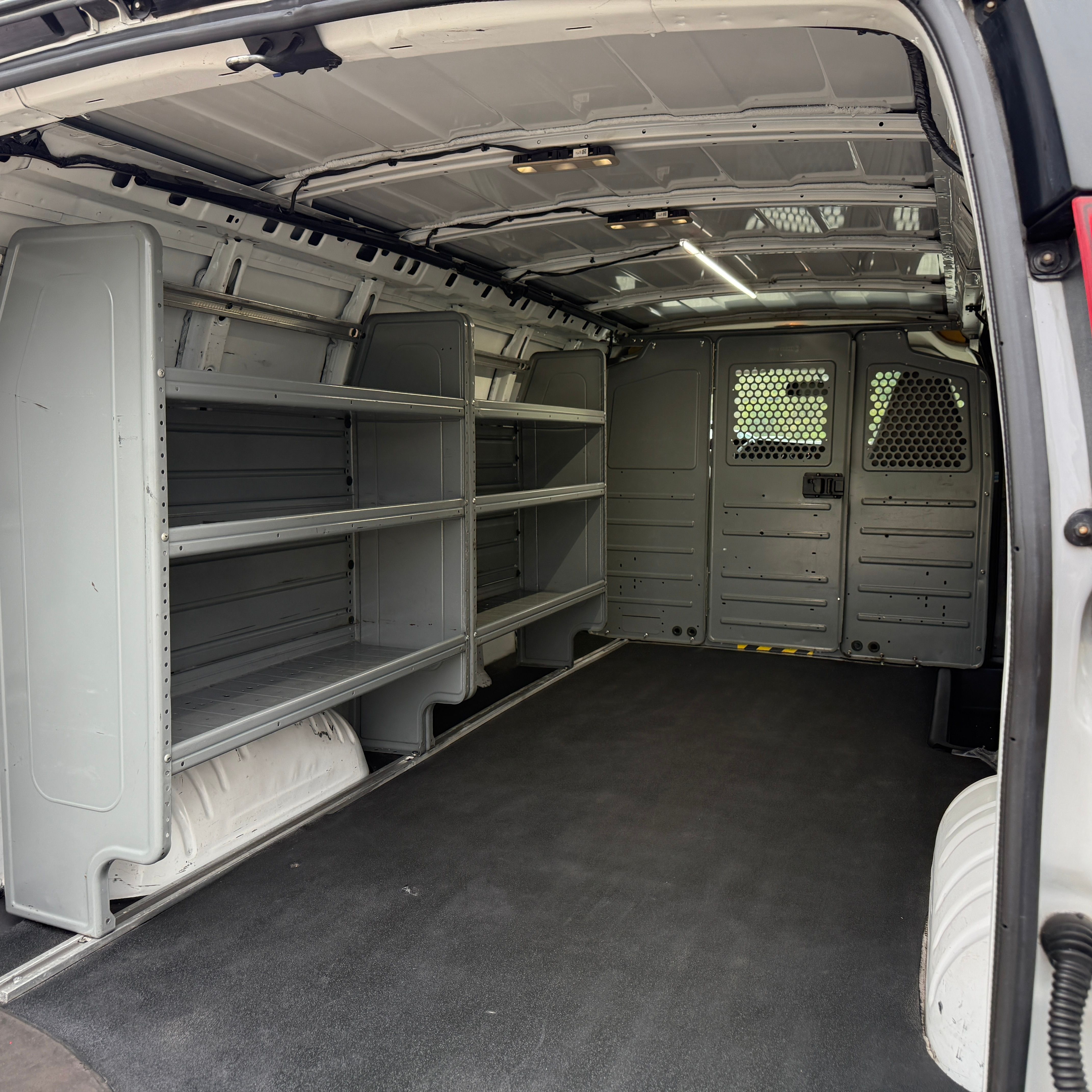 Used 2015 Chevrolet Express 3500 Extended RWD image 5